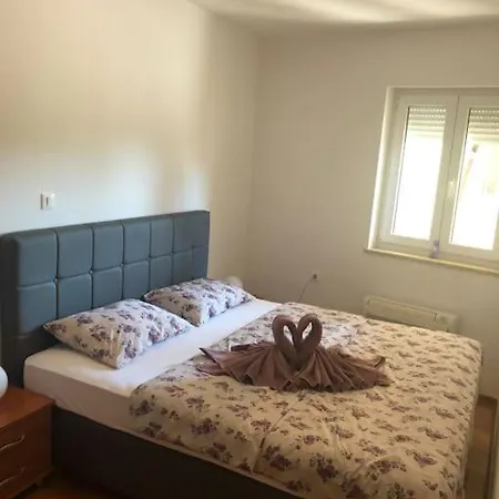 Apartman Dennis * ウマグ